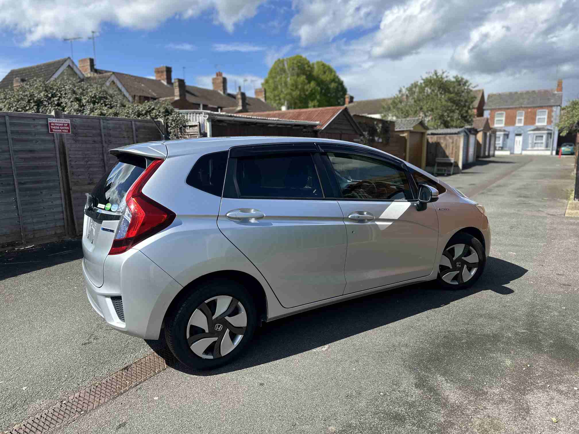 
Honda Fit Silver 2015 full									