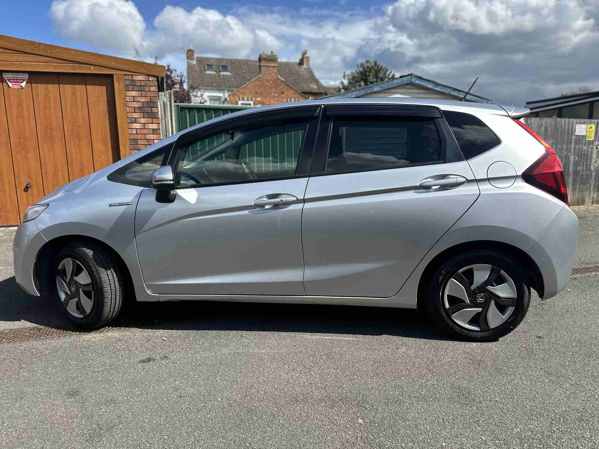
Honda Fit Silver 2015 full									