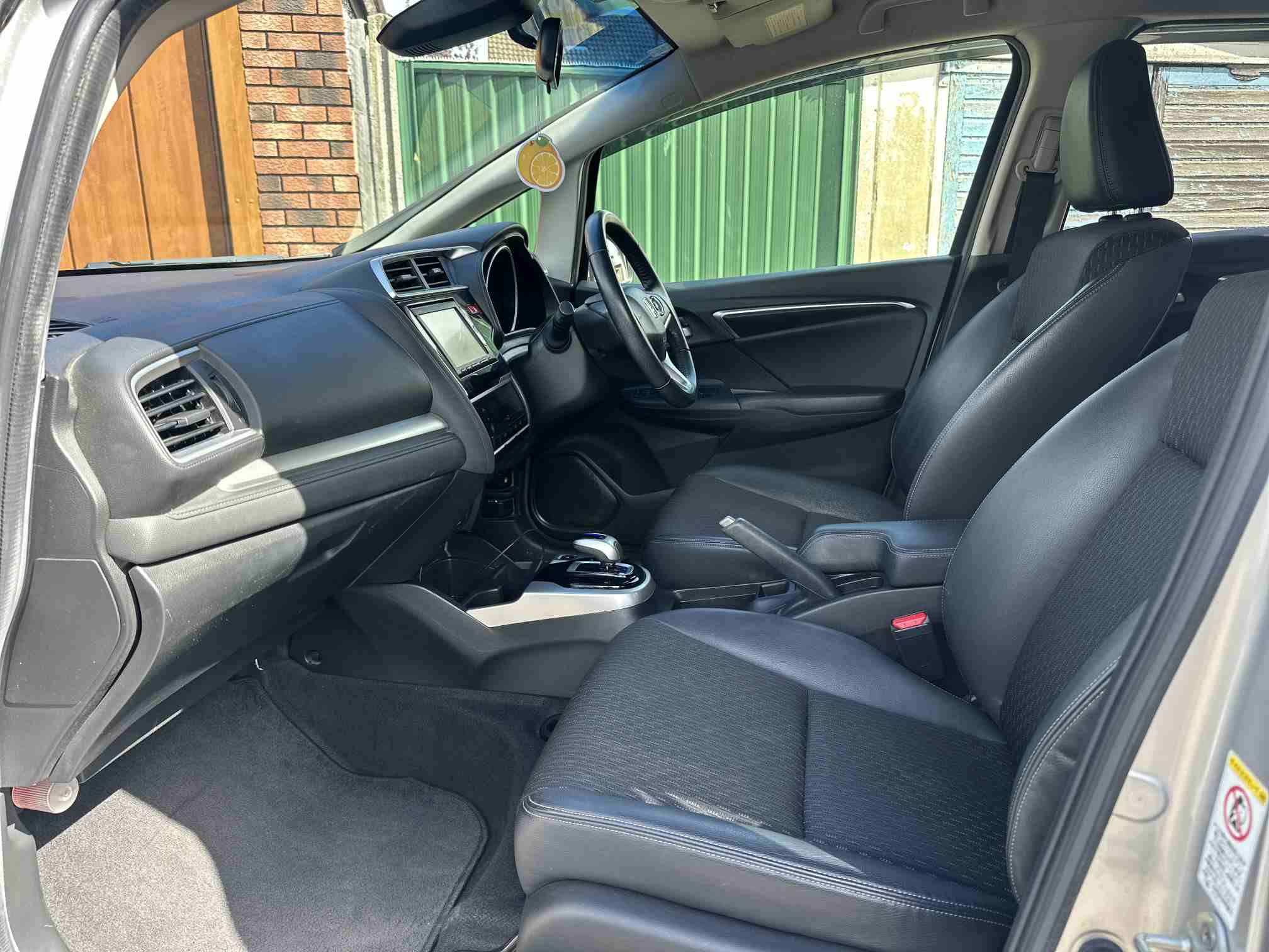 
Honda Fit Silver 2015 full									