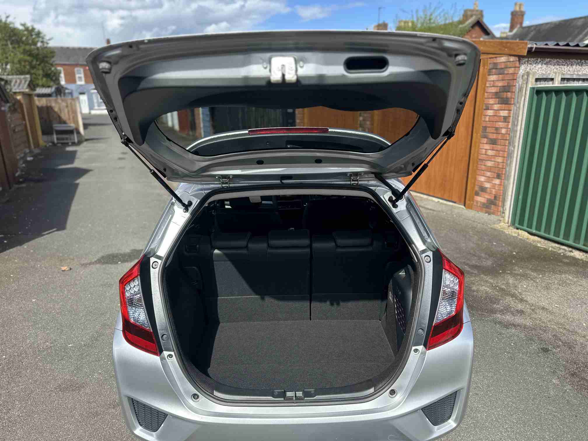 
Honda Fit Silver 2015 full									