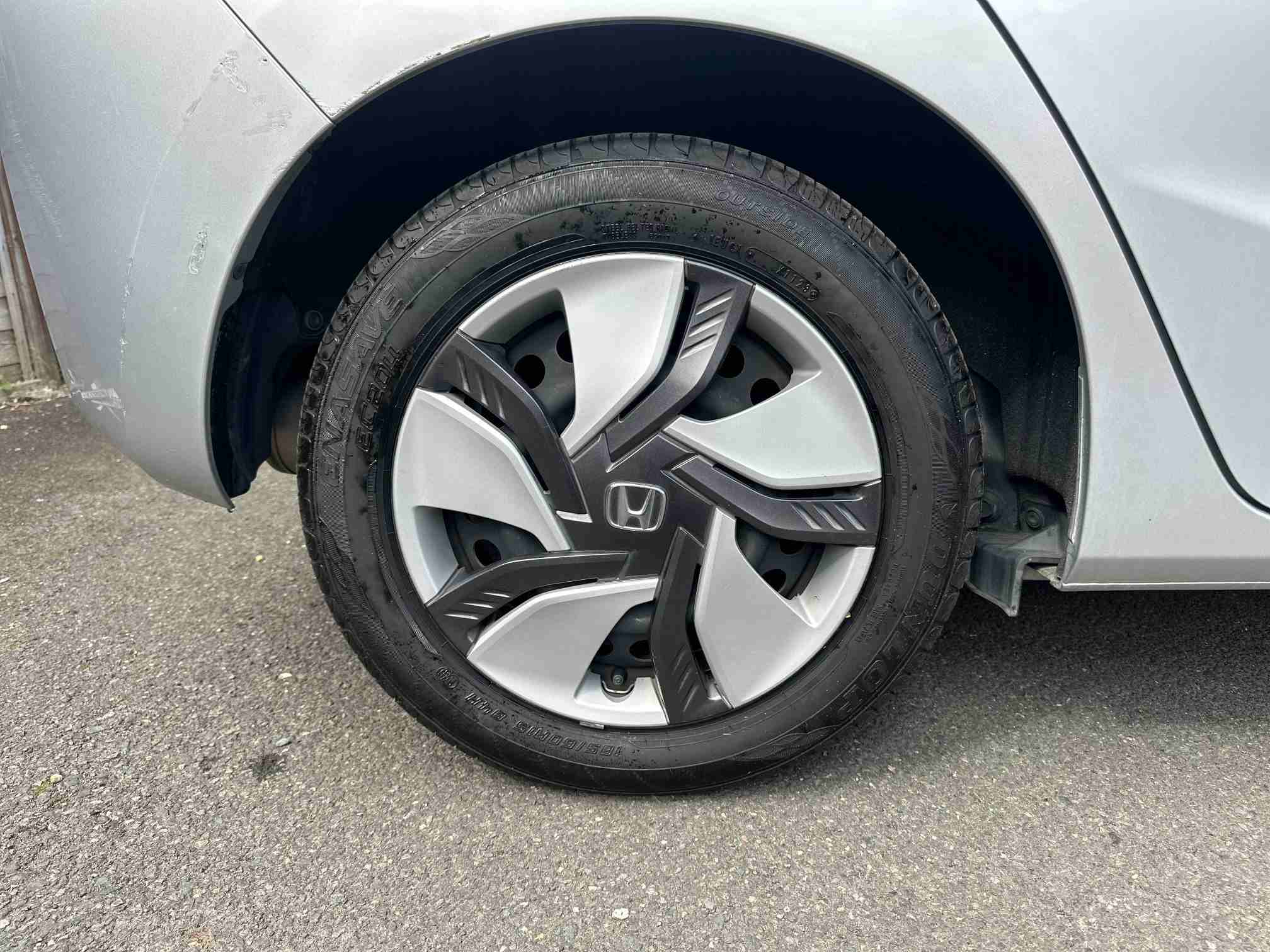 
Honda Fit Silver 2015 full									