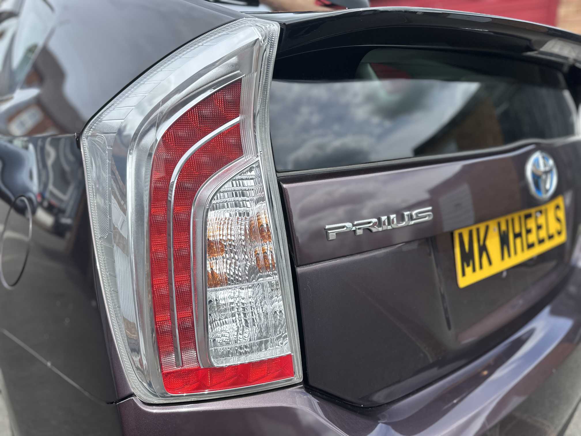 
Toyota Prius Plus Purple full									