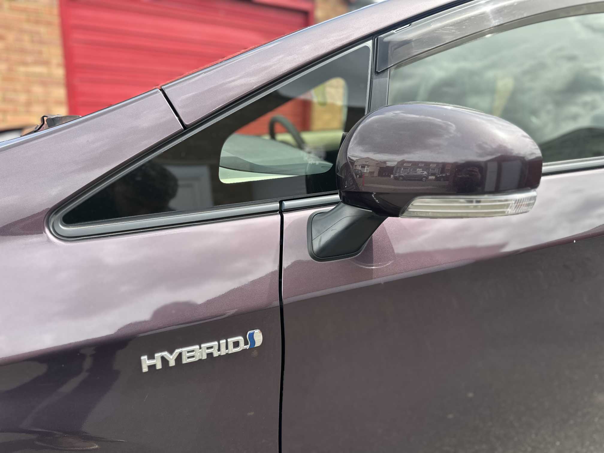 
Toyota Prius Plus Purple full									