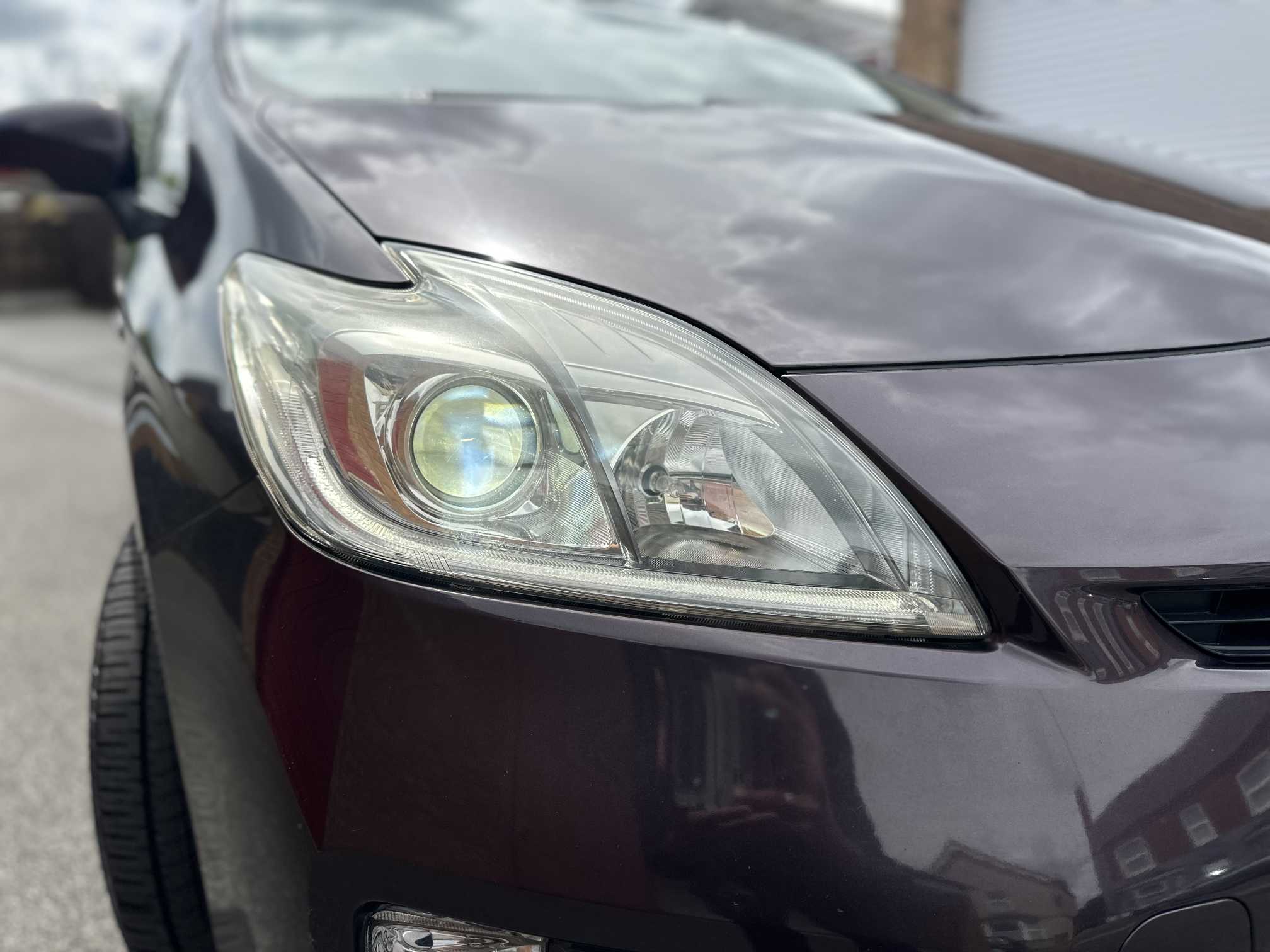 
Toyota Prius Plus Purple full									