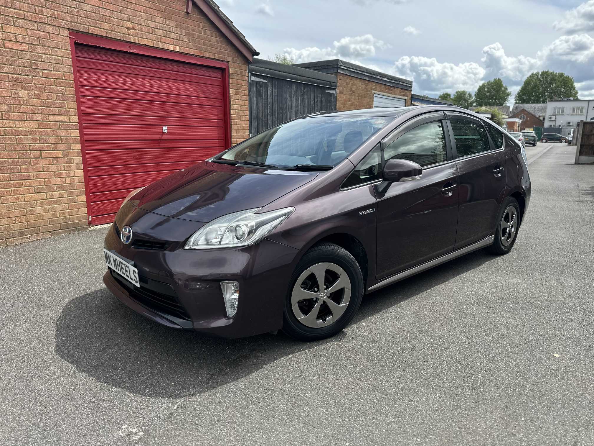 
Toyota Prius Plus Purple full									
