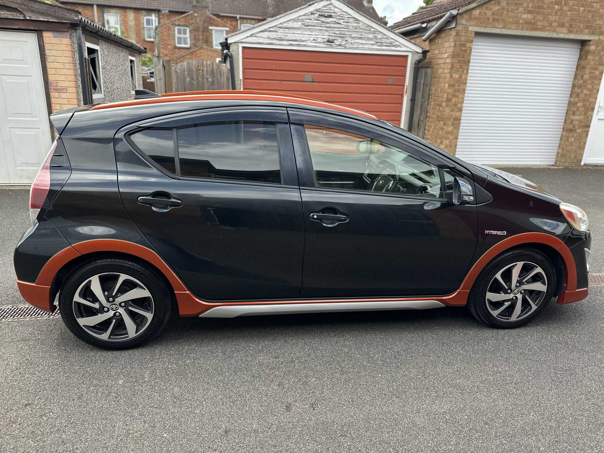 
Toyota Aqua Crossover full									