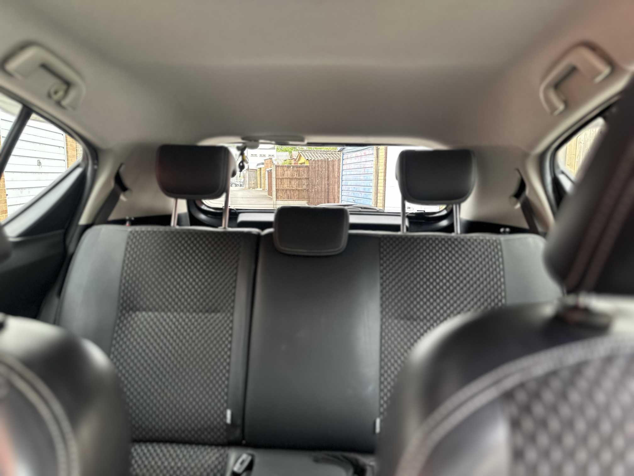 
Toyota Aqua Crossover full									