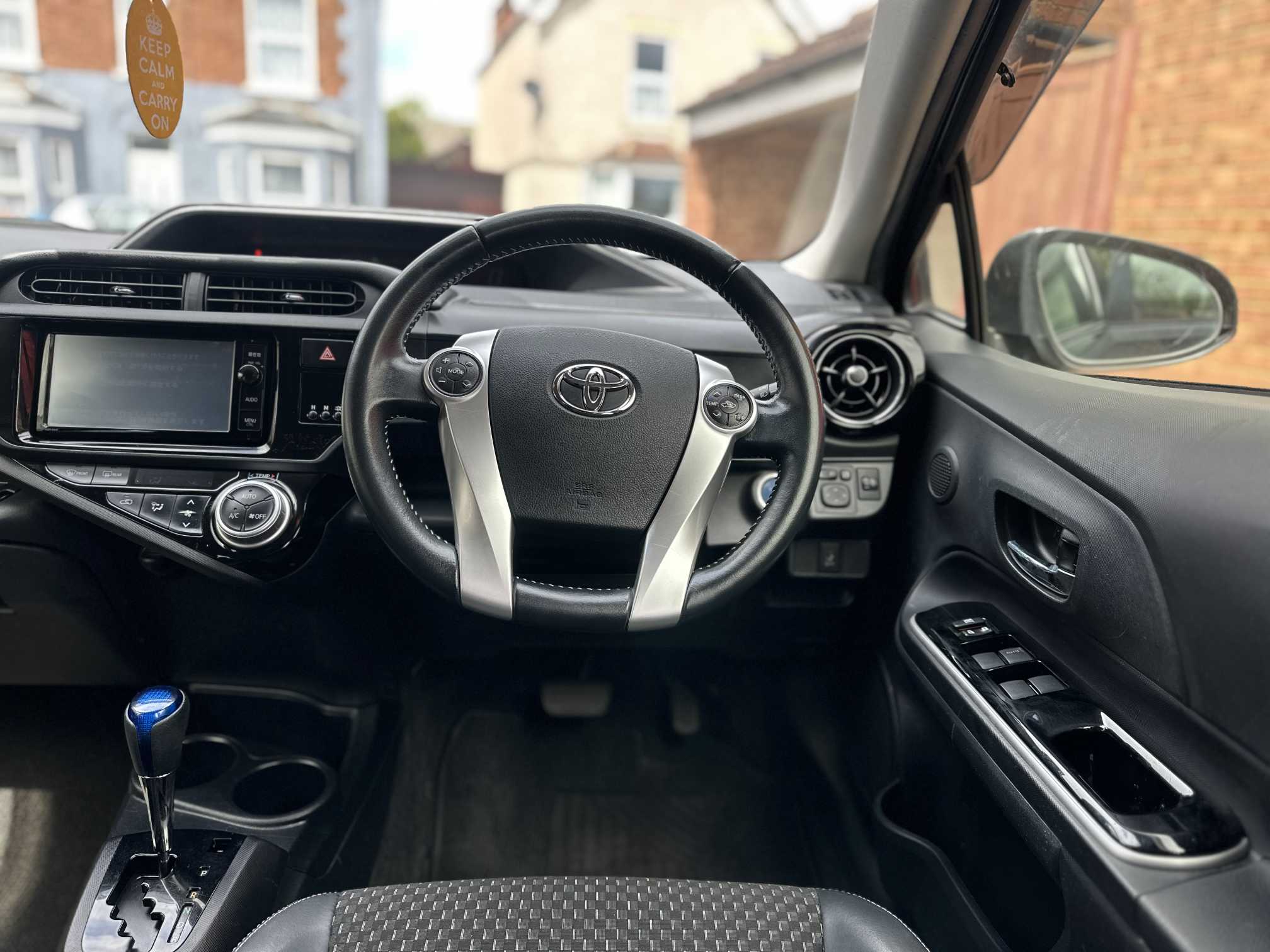 
Toyota Aqua Crossover full									