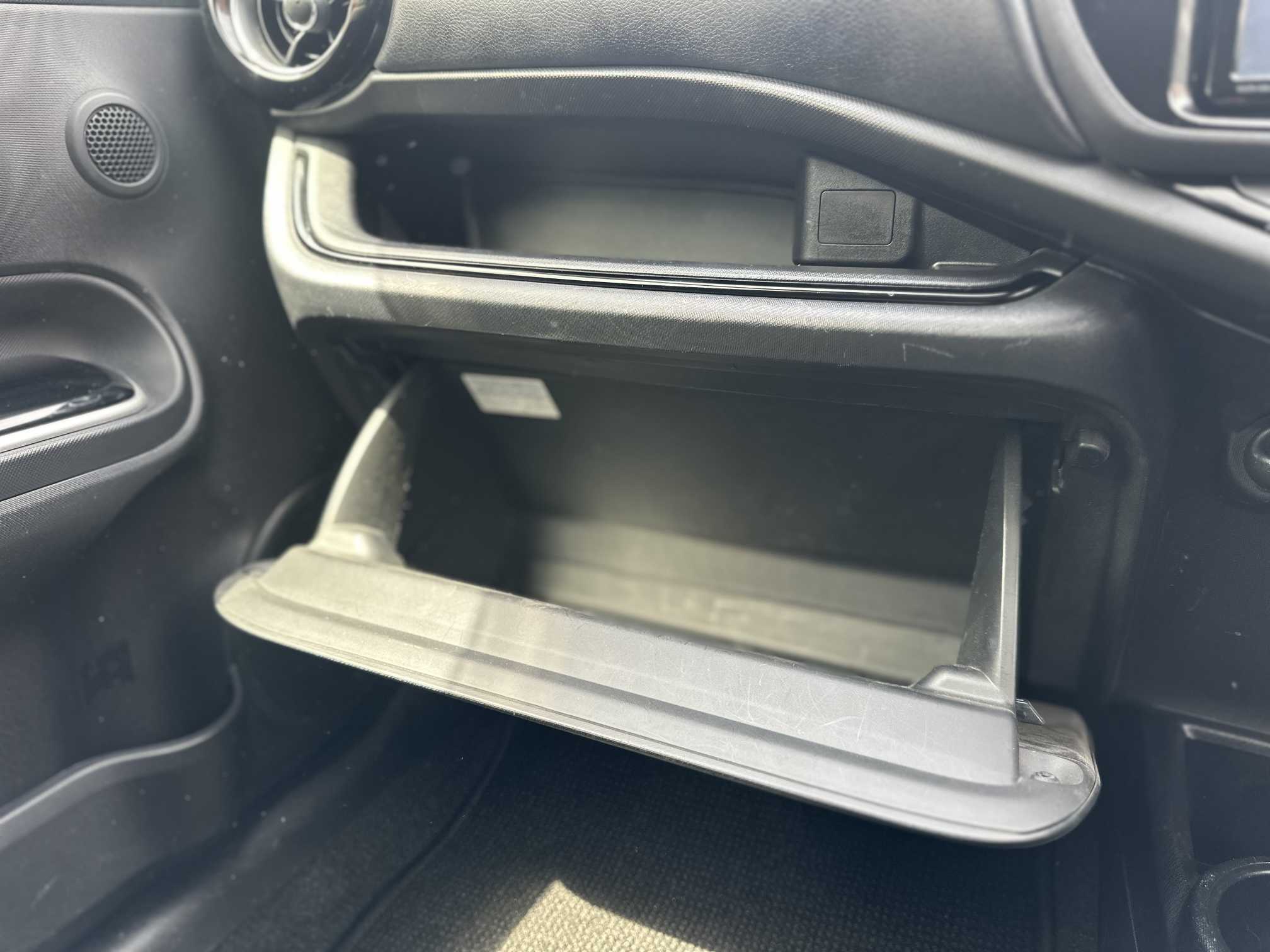
Toyota Aqua Crossover full									