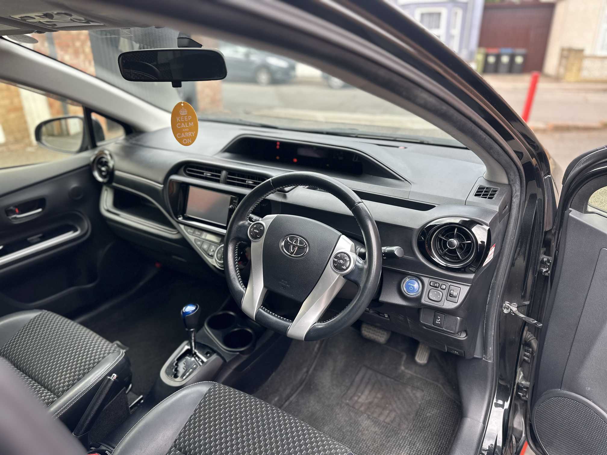 
Toyota Aqua Crossover full									
