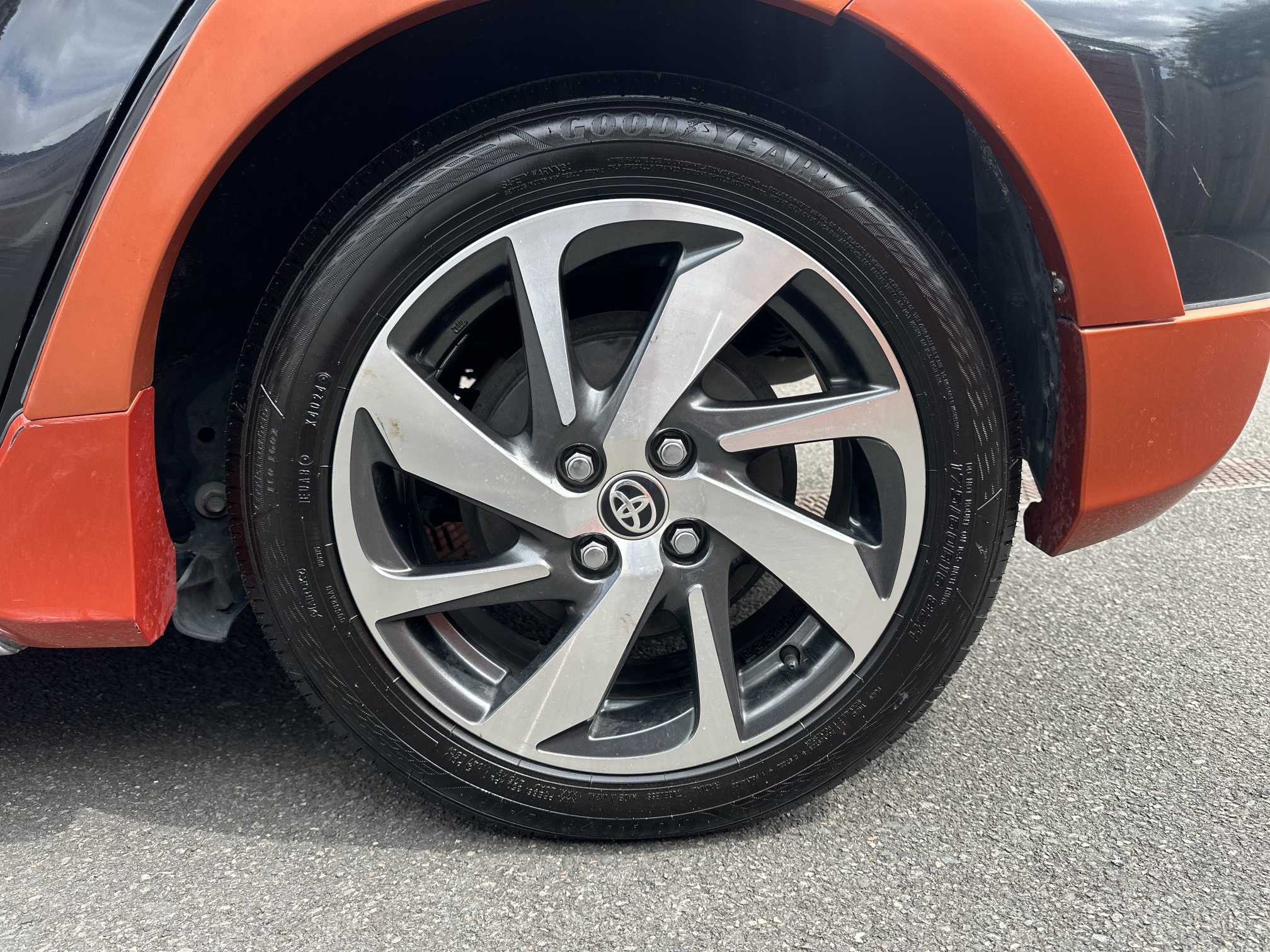 
Toyota Aqua Crossover full									