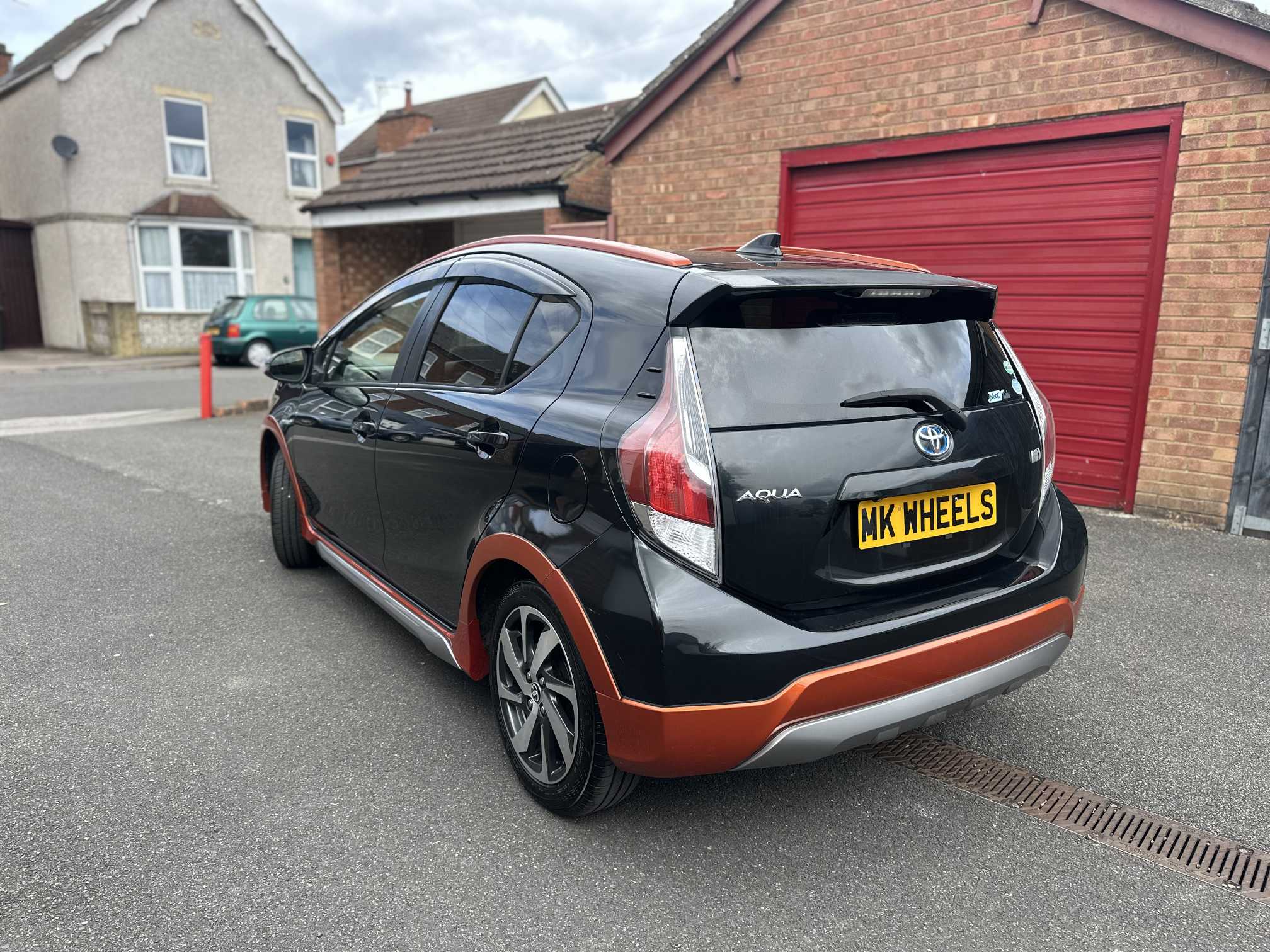 
Toyota Aqua Crossover full									