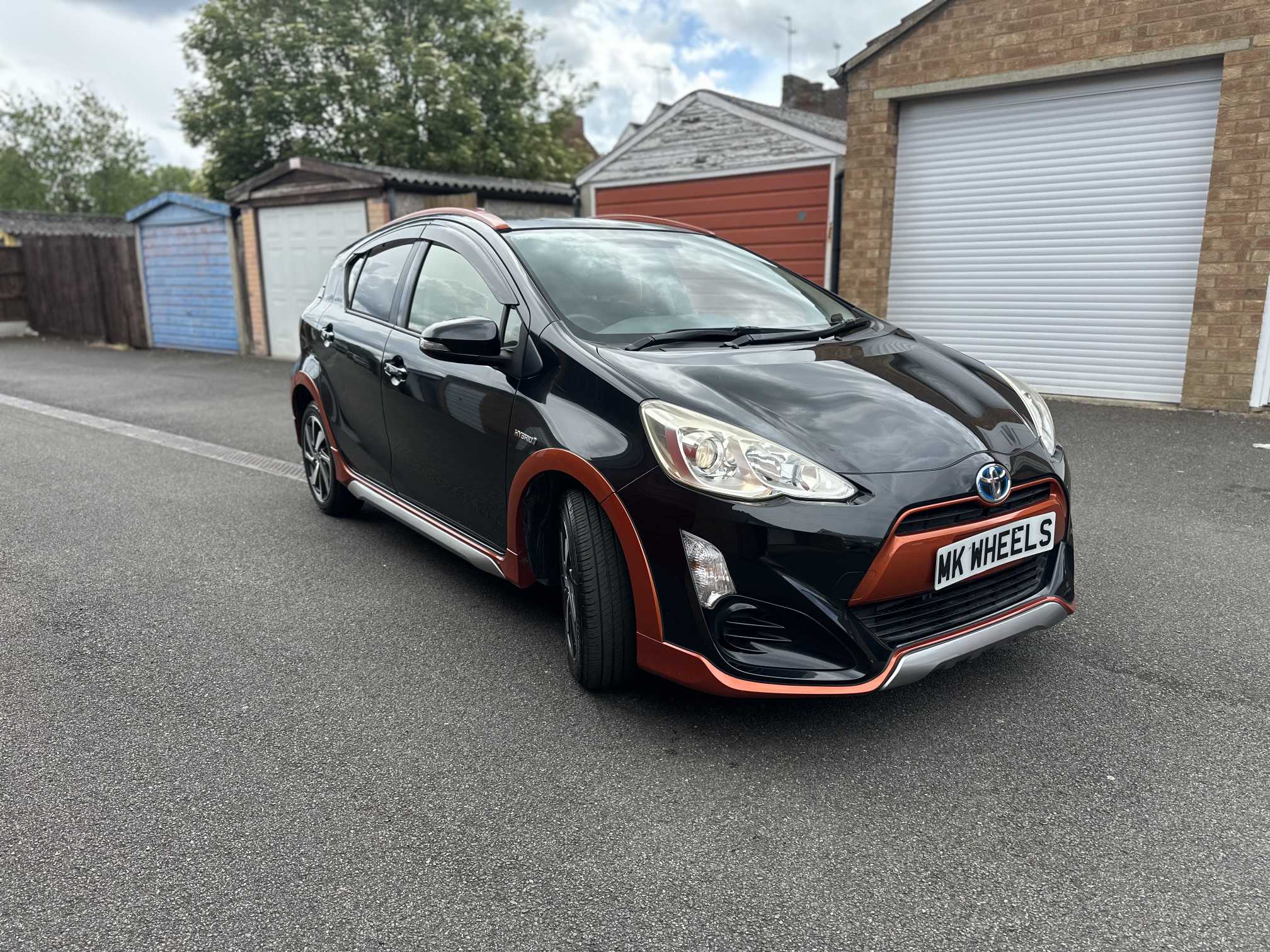 
Toyota Aqua Crossover full									