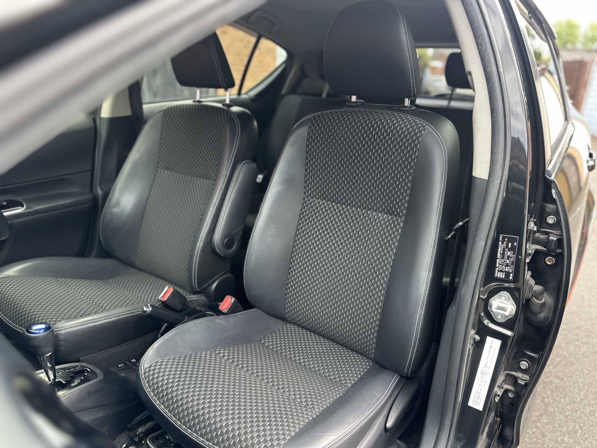 
Toyota Prius Plus 2013 full									