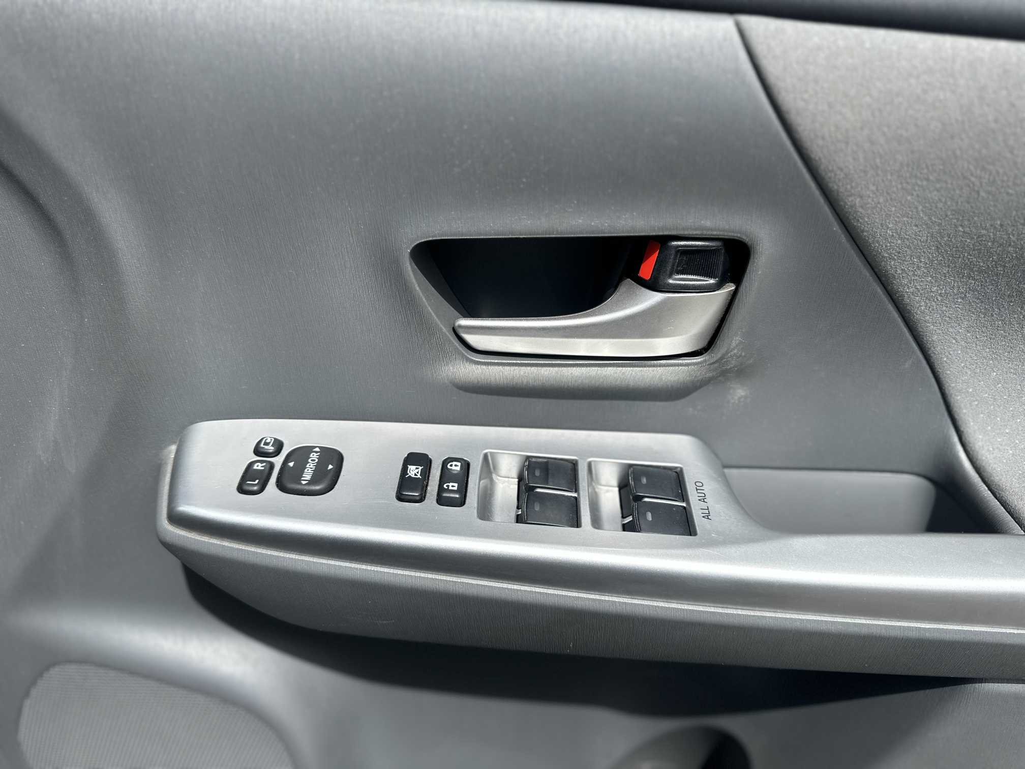 
Toyota Prius Plus 2013 full									