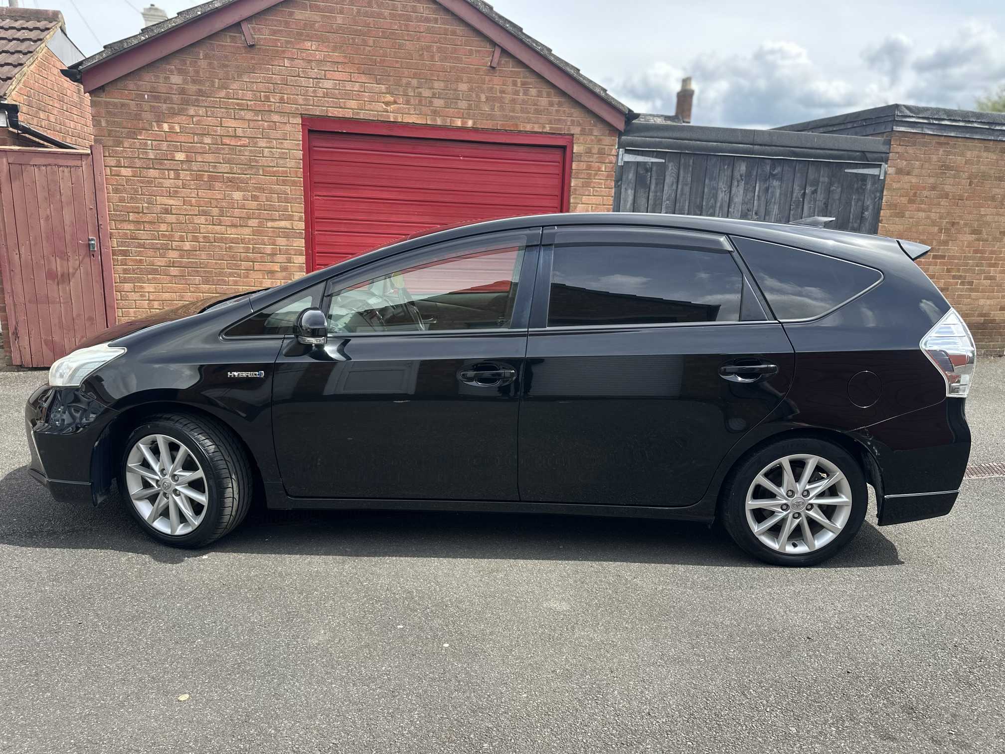
Toyota Prius Plus 2013 full									