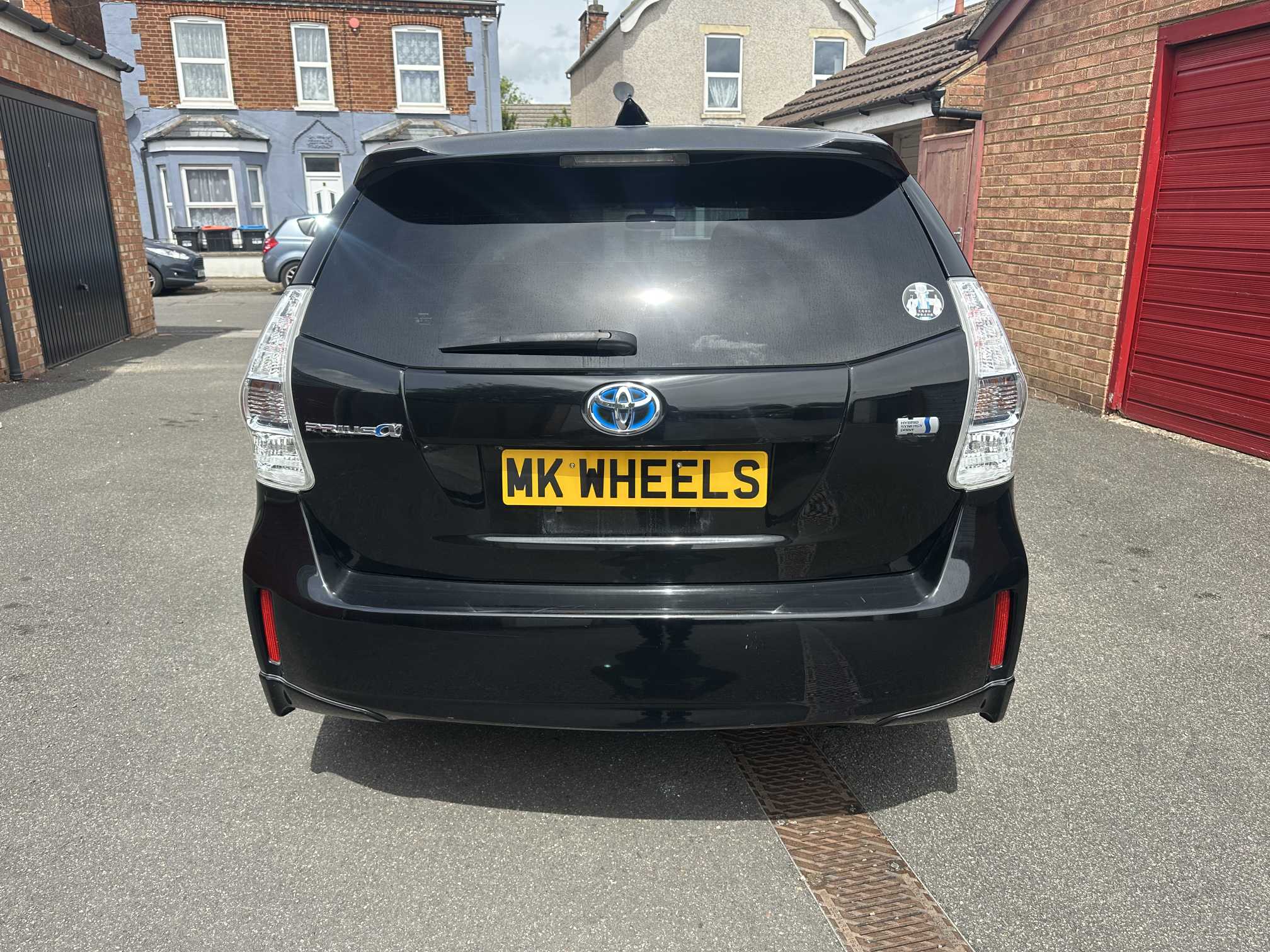 
Toyota Prius Plus 2013 full									