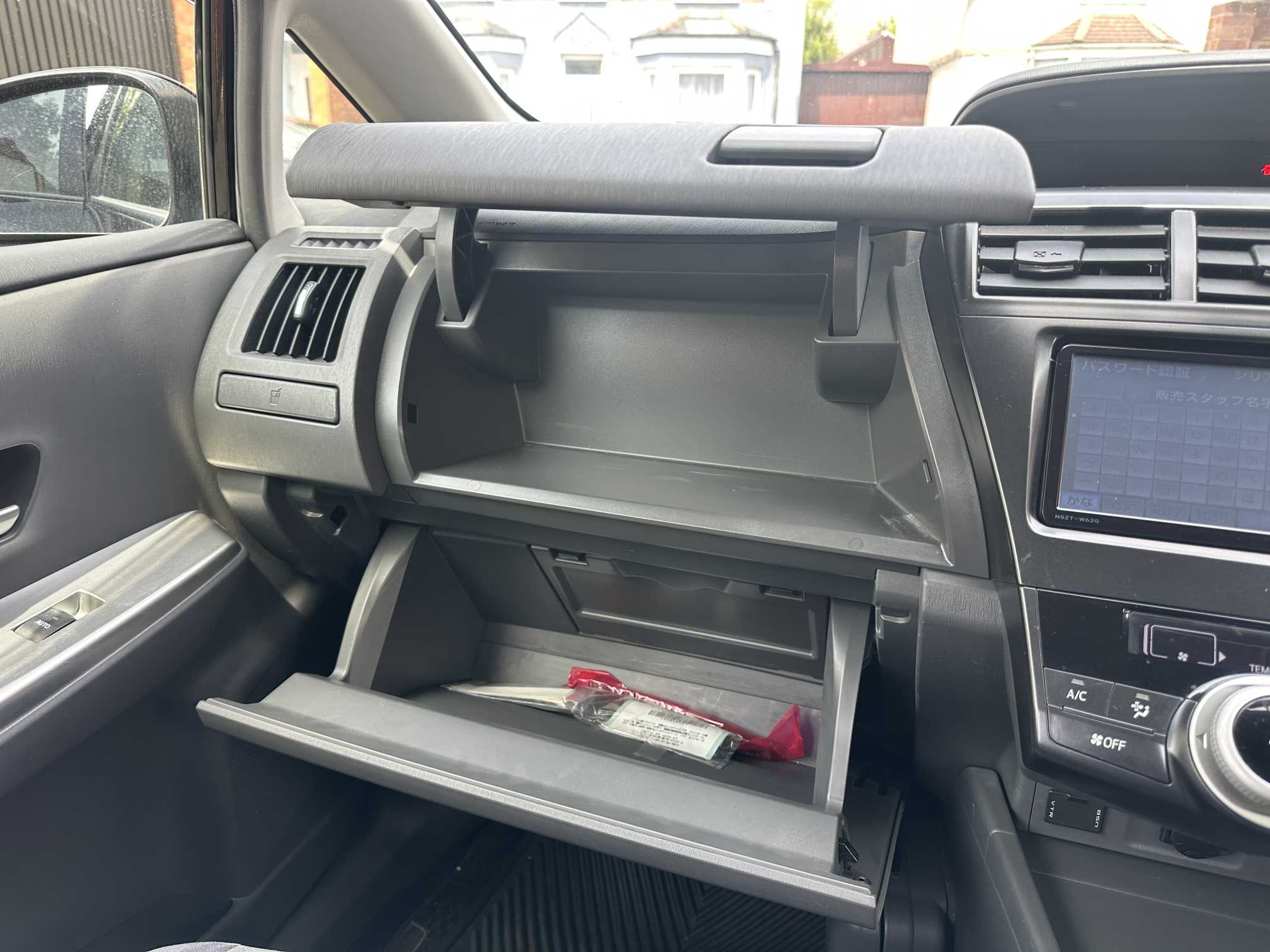 
Toyota Prius Plus 2013 full									