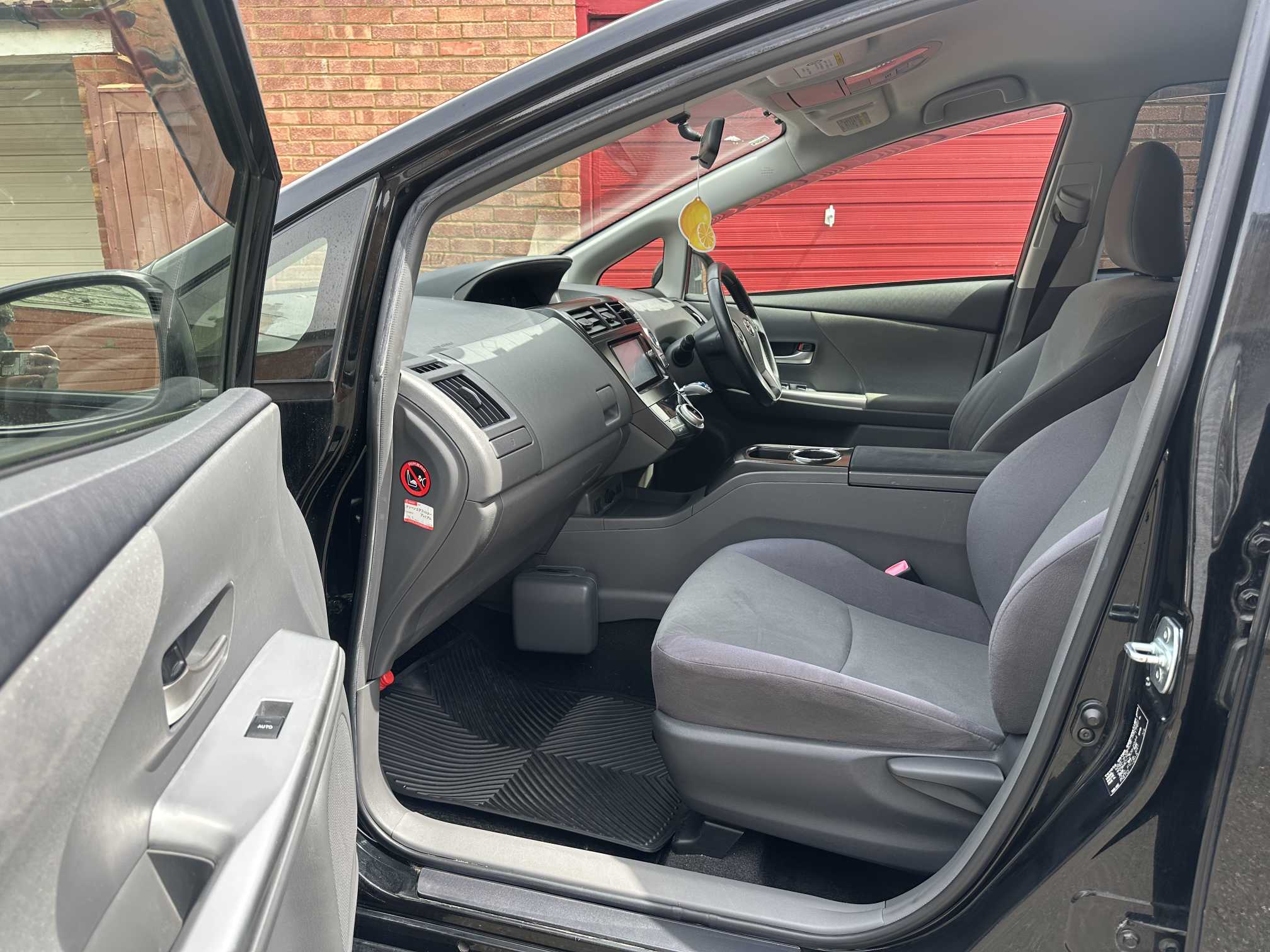 
Toyota Prius Plus 2013 full									