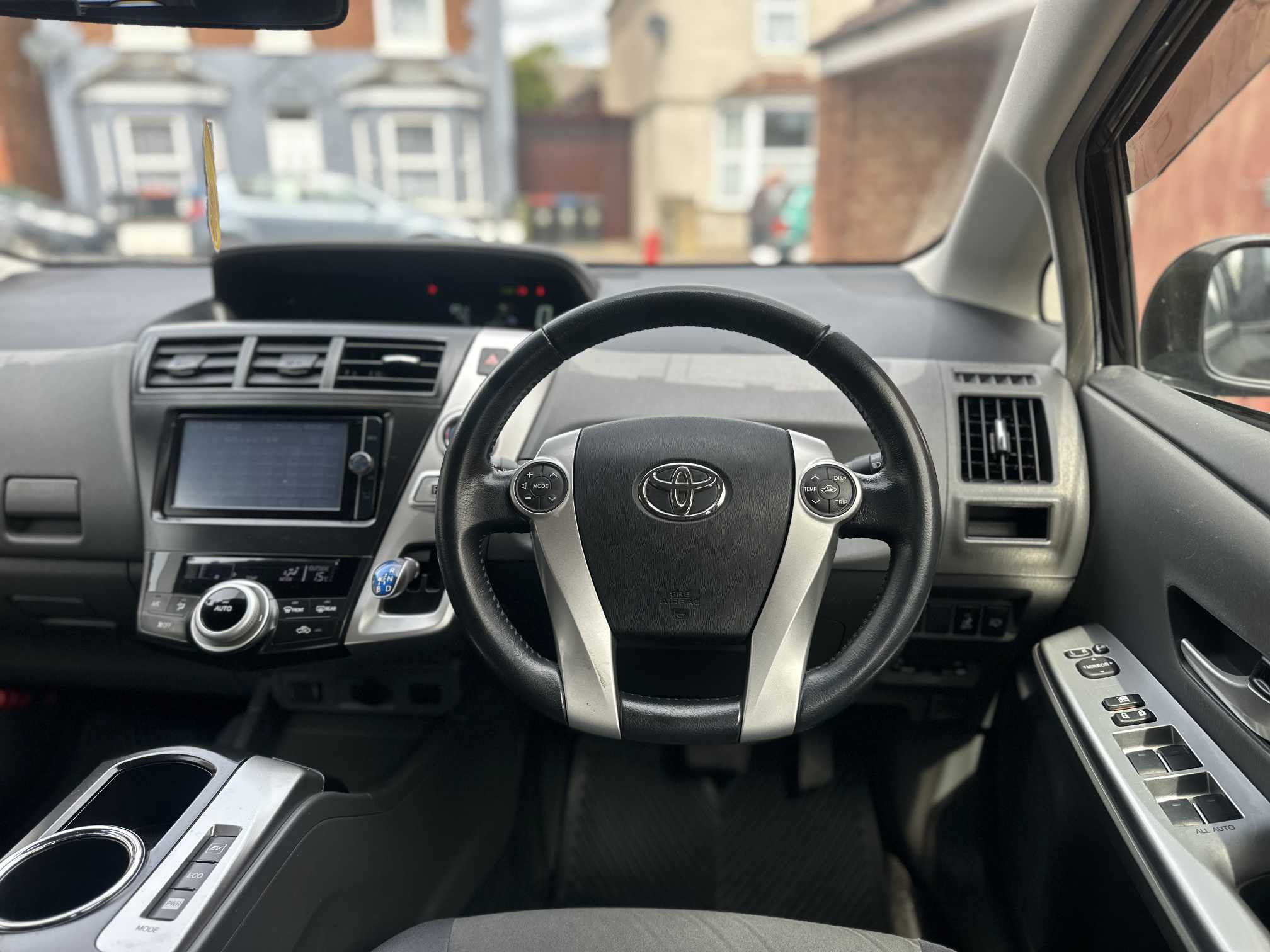 
Toyota Prius Plus 2013 full									