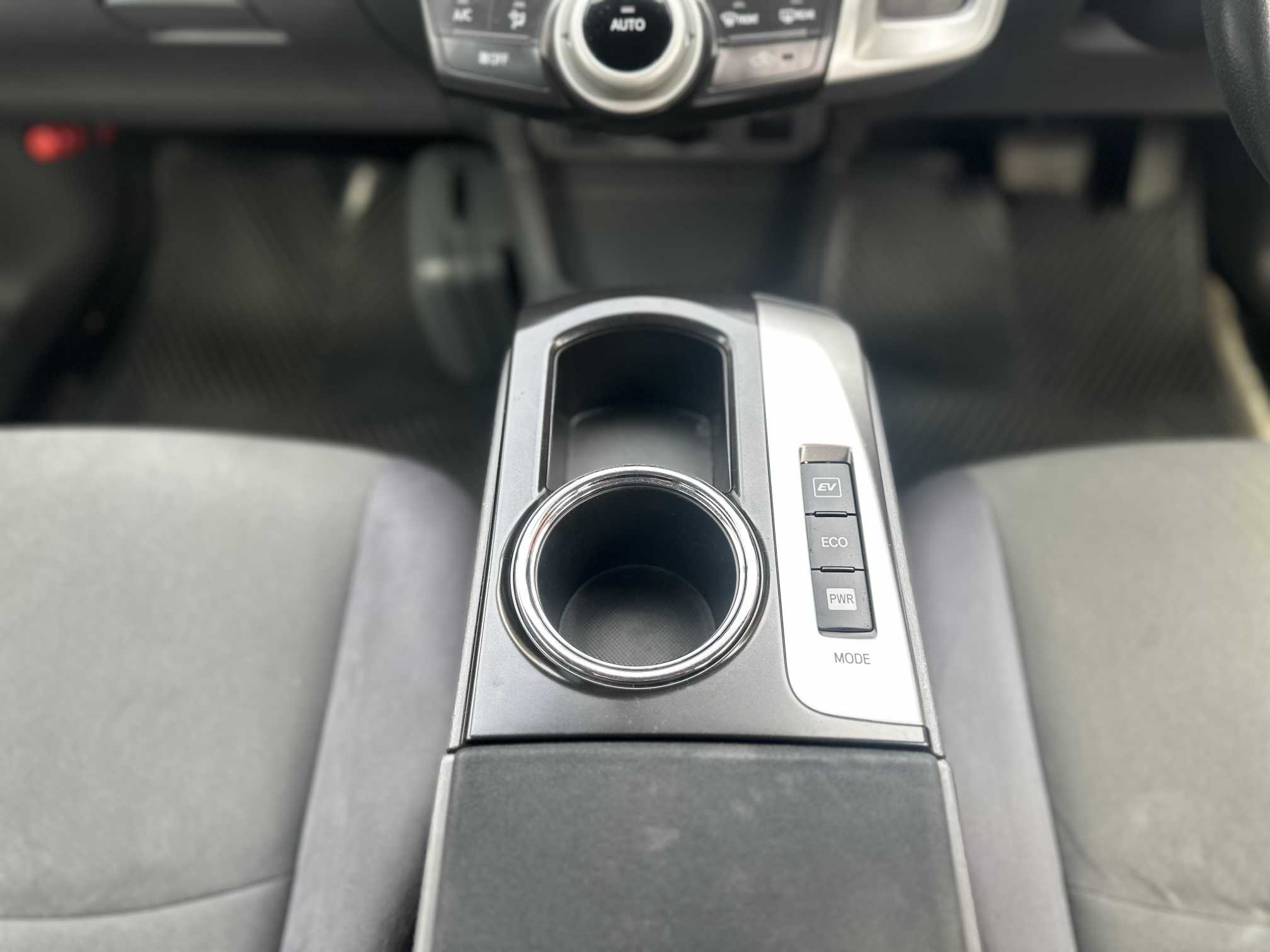 
Toyota Prius Plus 2013 full									