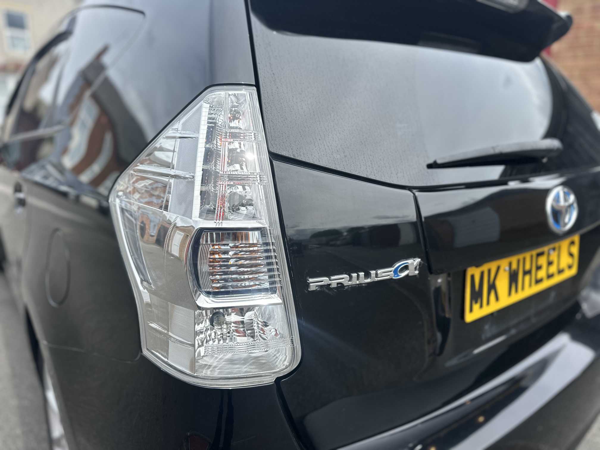 
Toyota Prius Plus 2013 full									