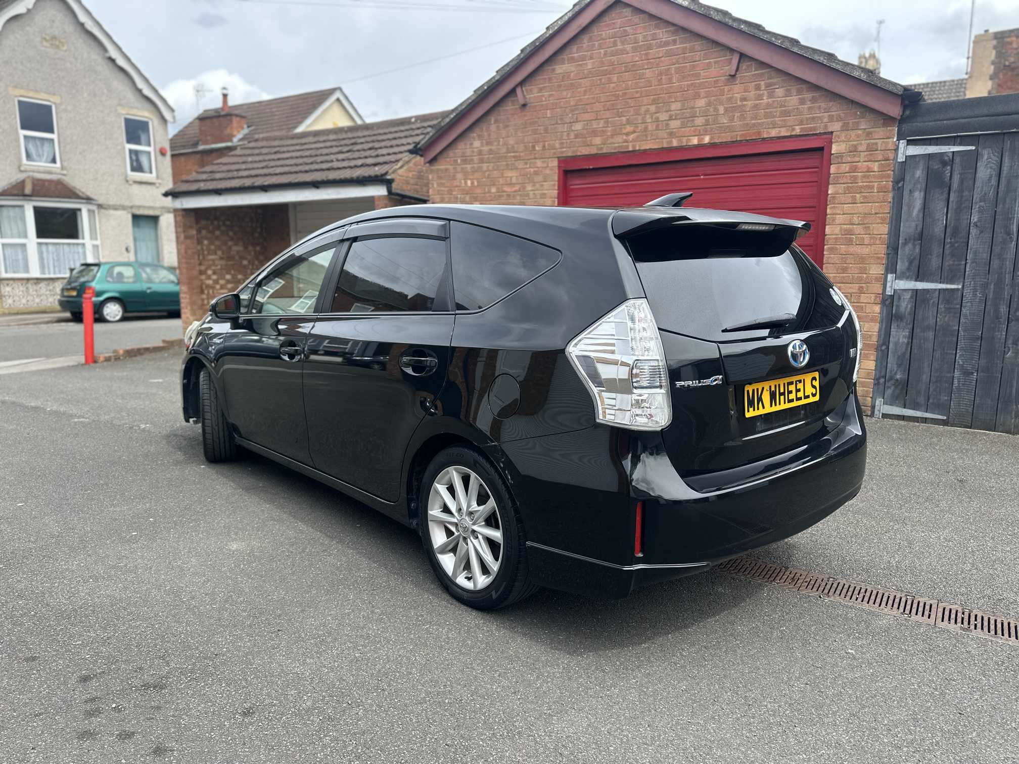 
Toyota Prius Plus 2013 full									
