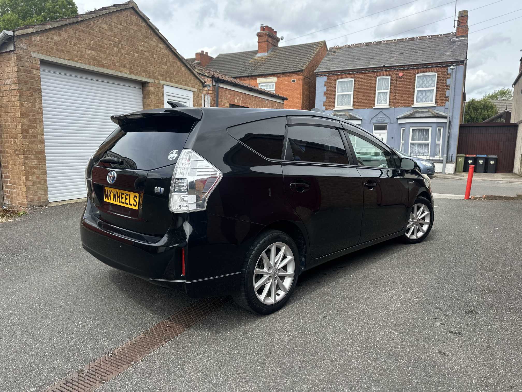 
Toyota Prius Plus 2013 full									