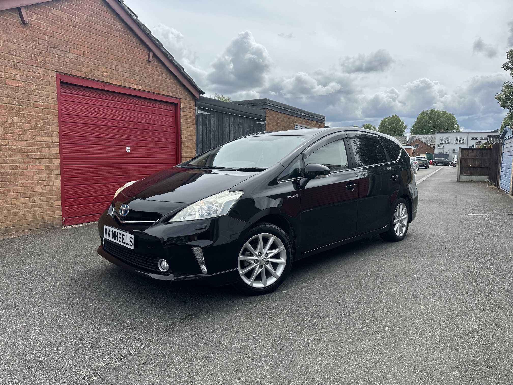 
Toyota Prius Plus 2013 full									