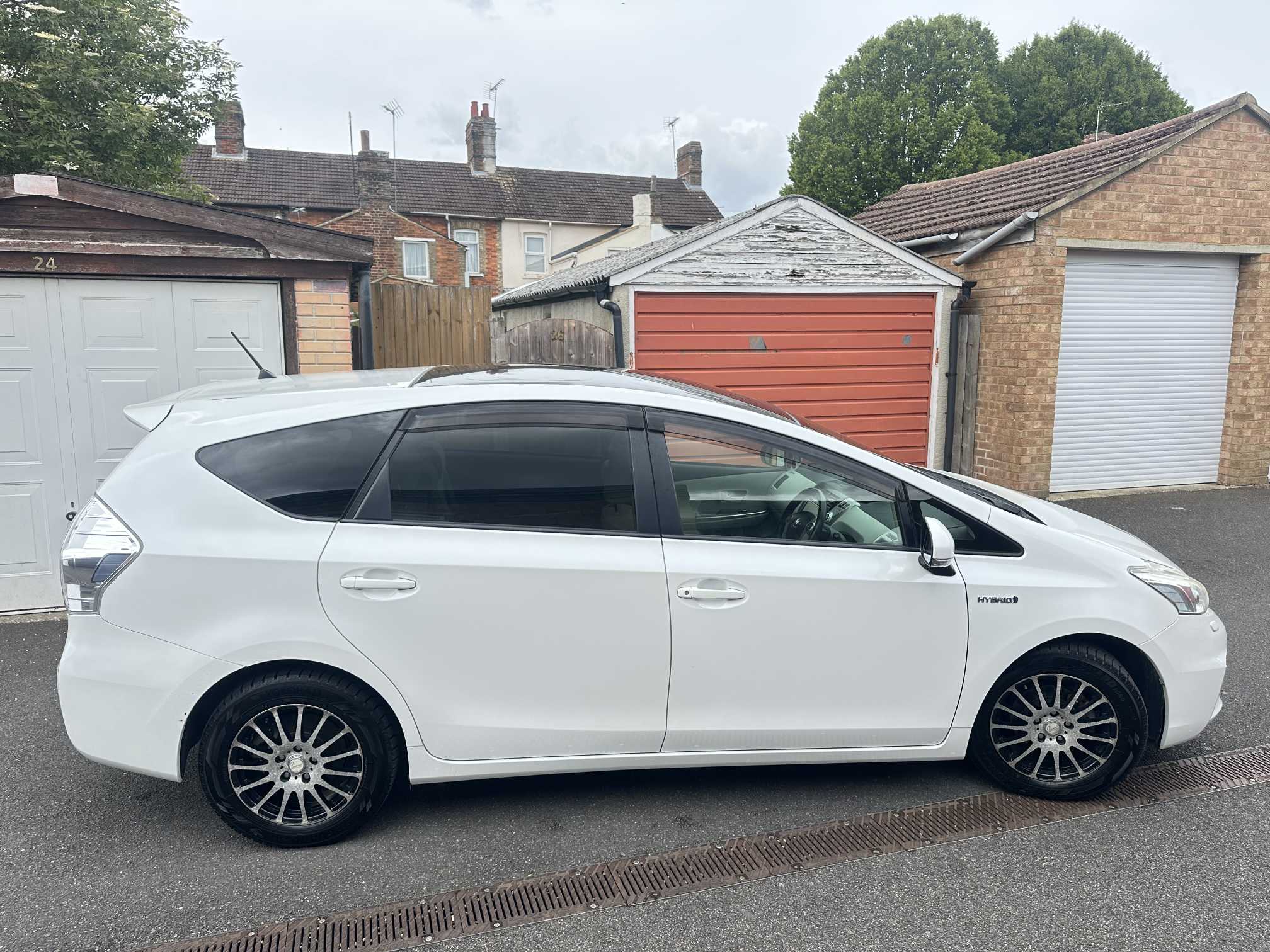 
Toyota Prius Plus 2013 White full									