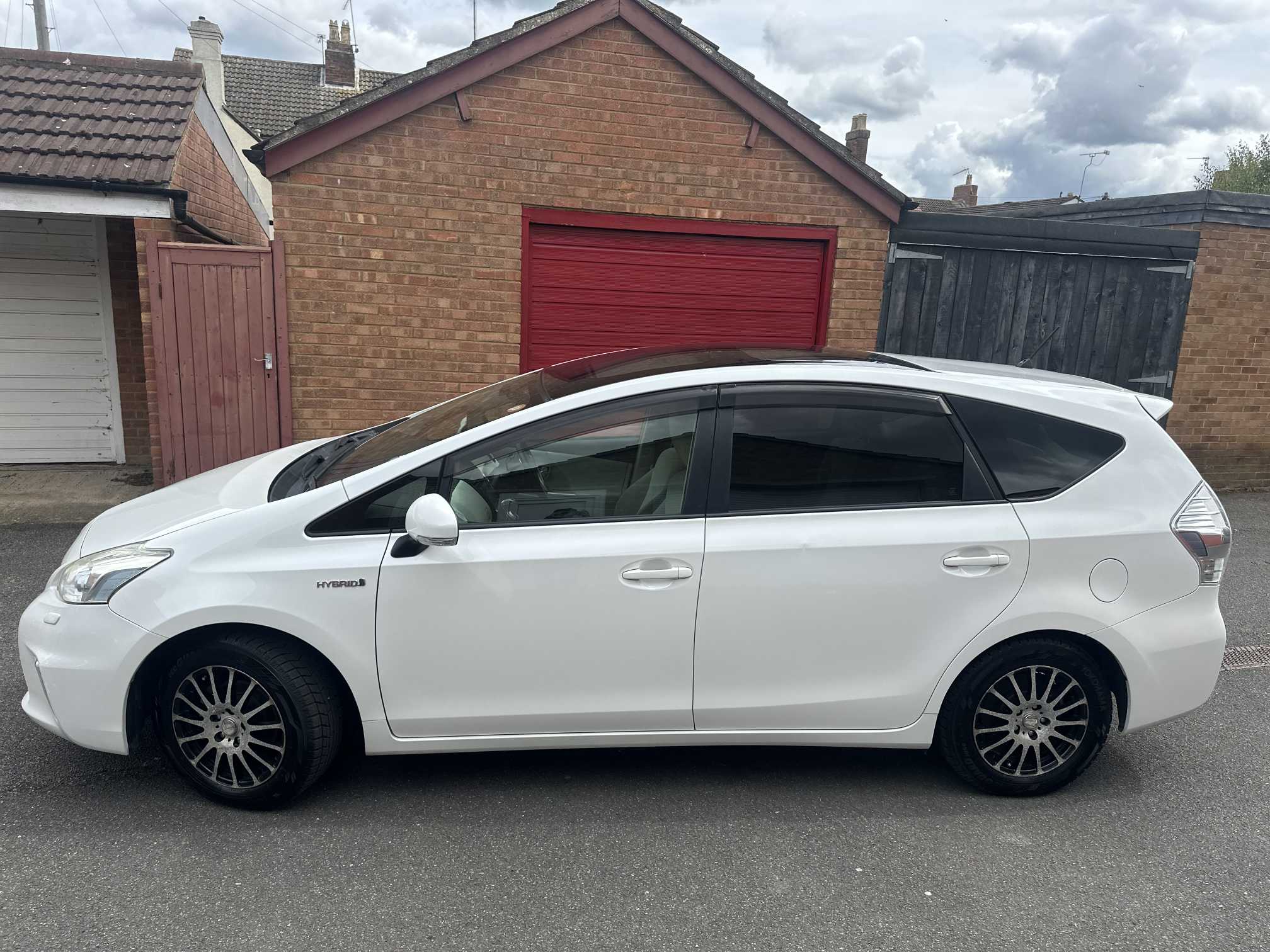 
Toyota Prius Plus 2013 White full									