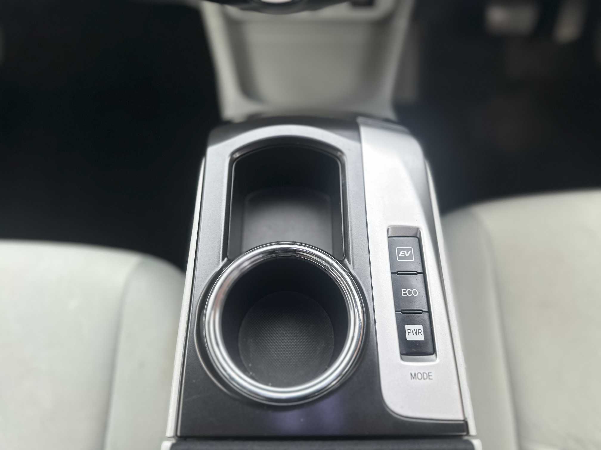 
Toyota Prius Plus 2013 White full									
