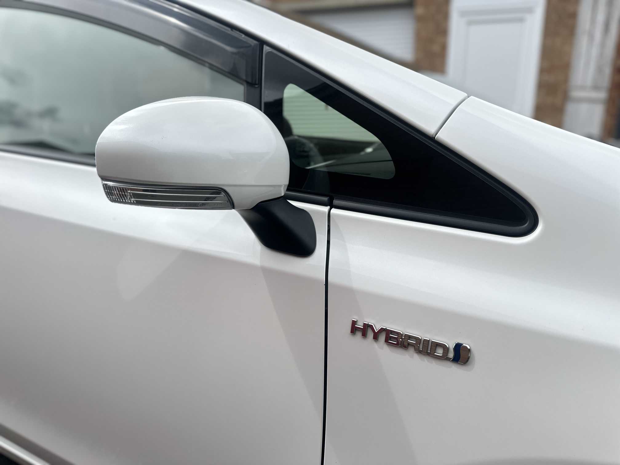
Toyota Prius Plus 2013 White full									