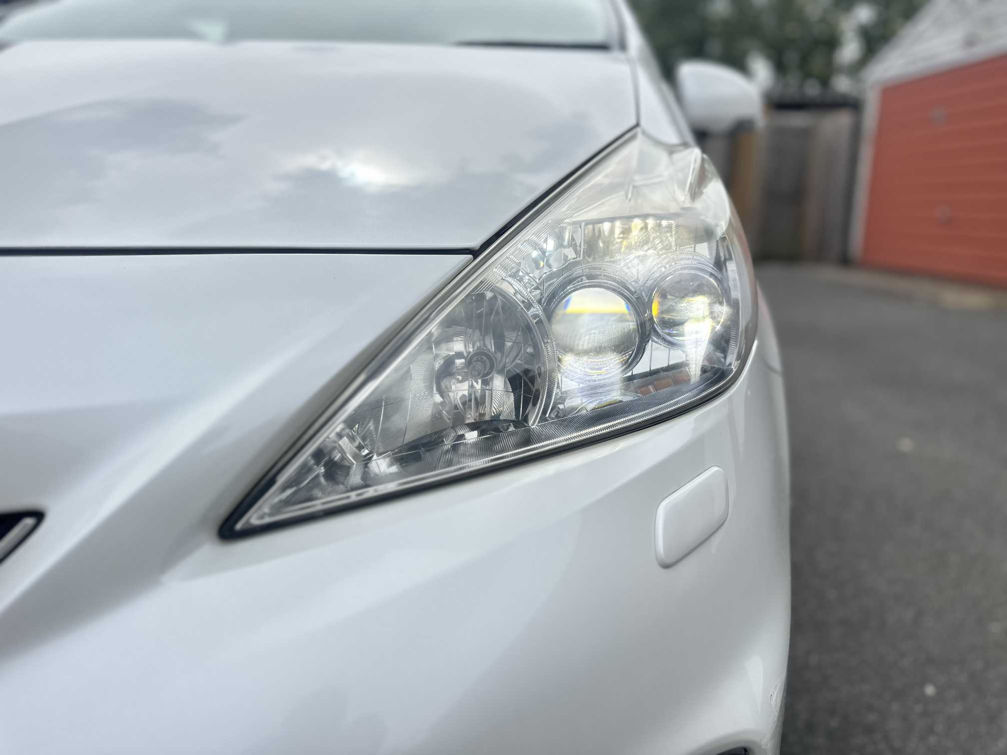 
Toyota Prius Plus 2013 White full									