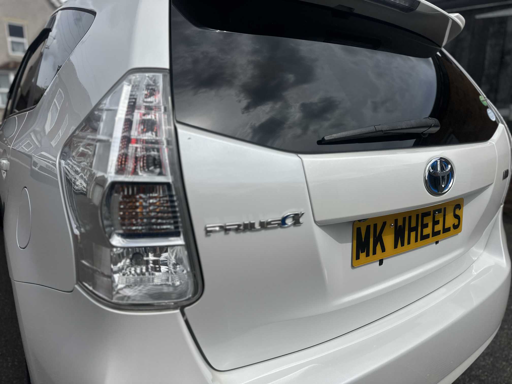
Toyota Prius Plus 2013 White full									