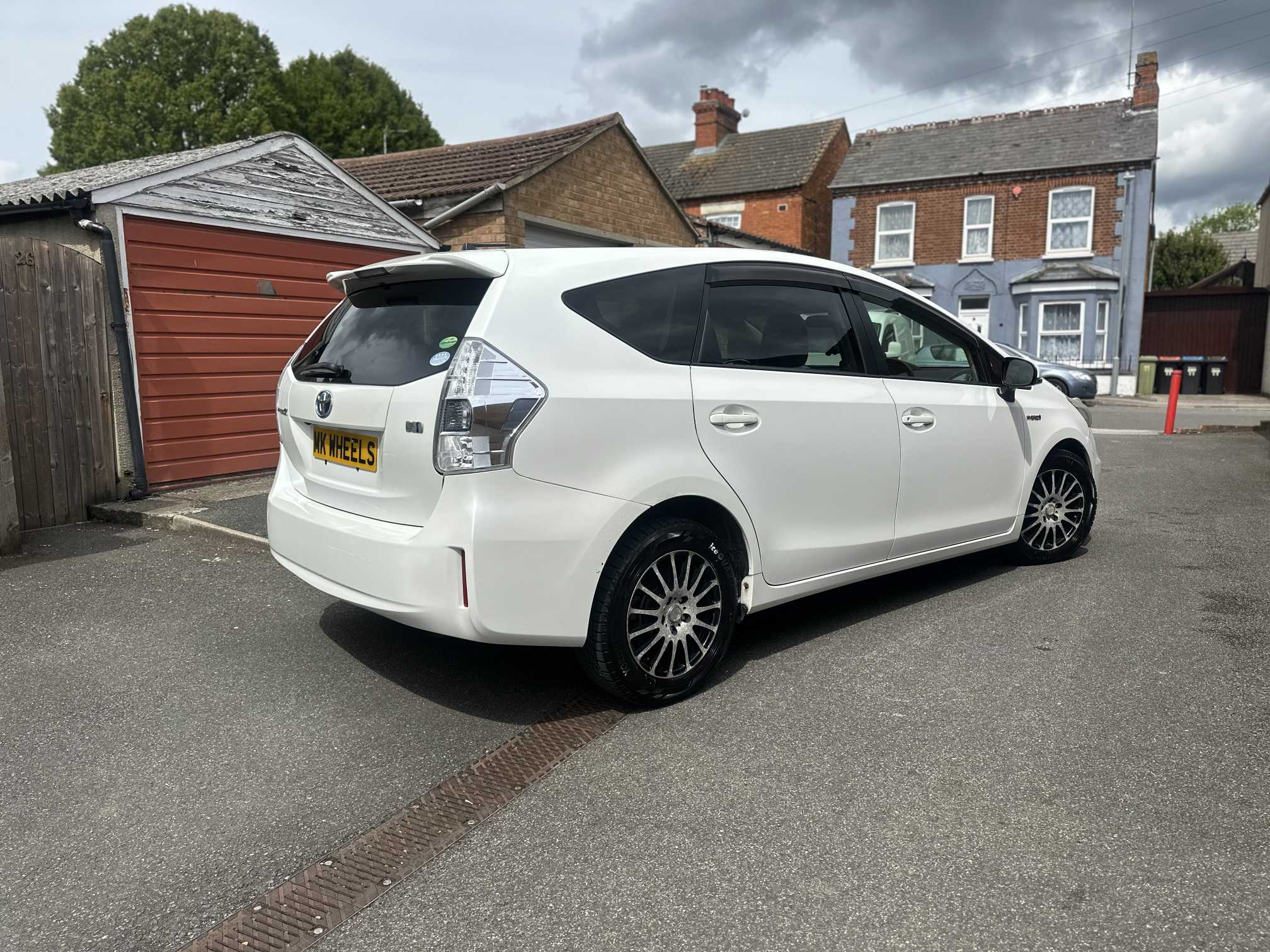 
Toyota Prius Plus 2013 White full									