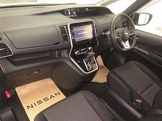 
Nissan Serena 2019 White full									