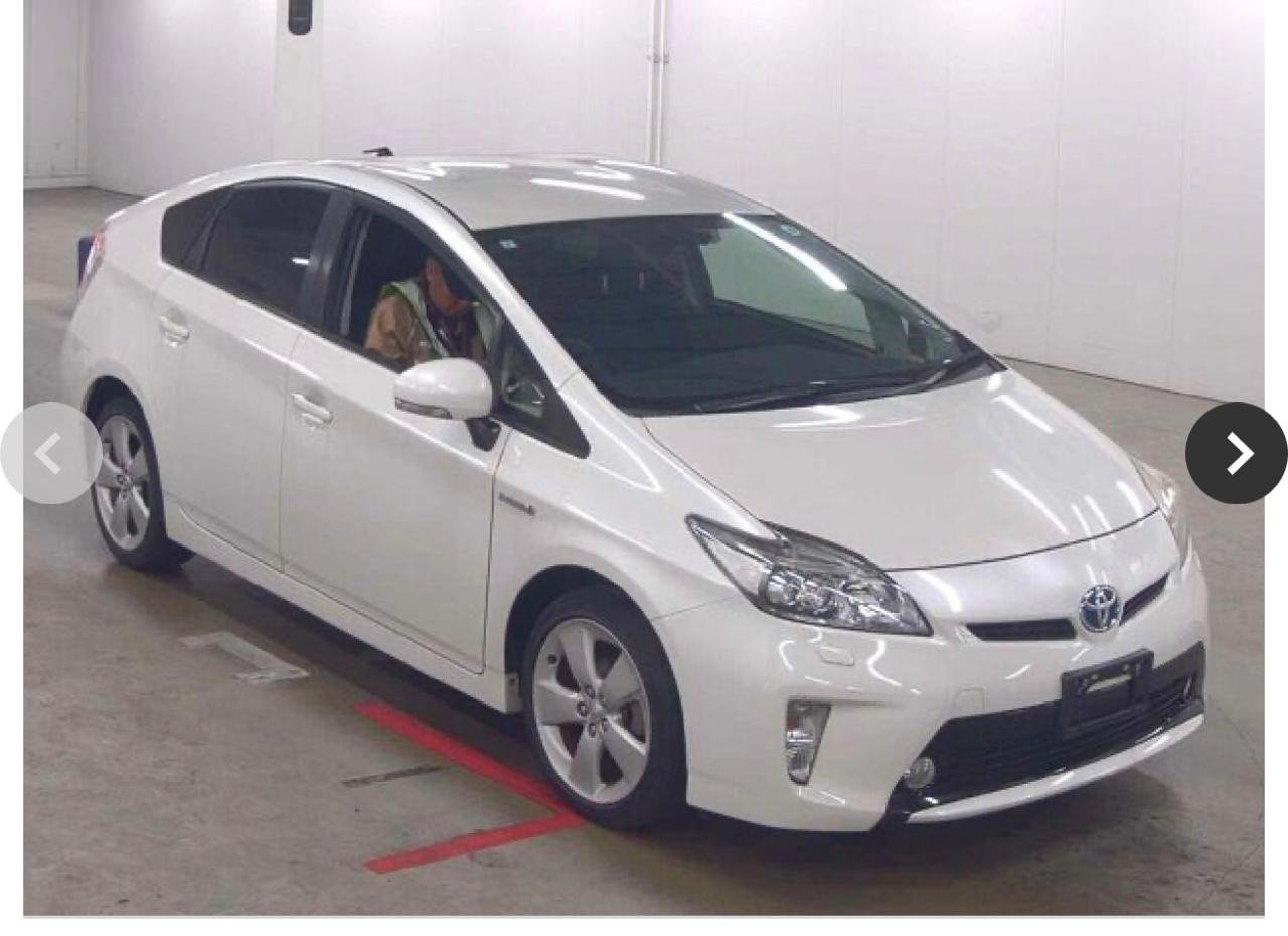 
Toyota Prius 2015 White Pearl full									