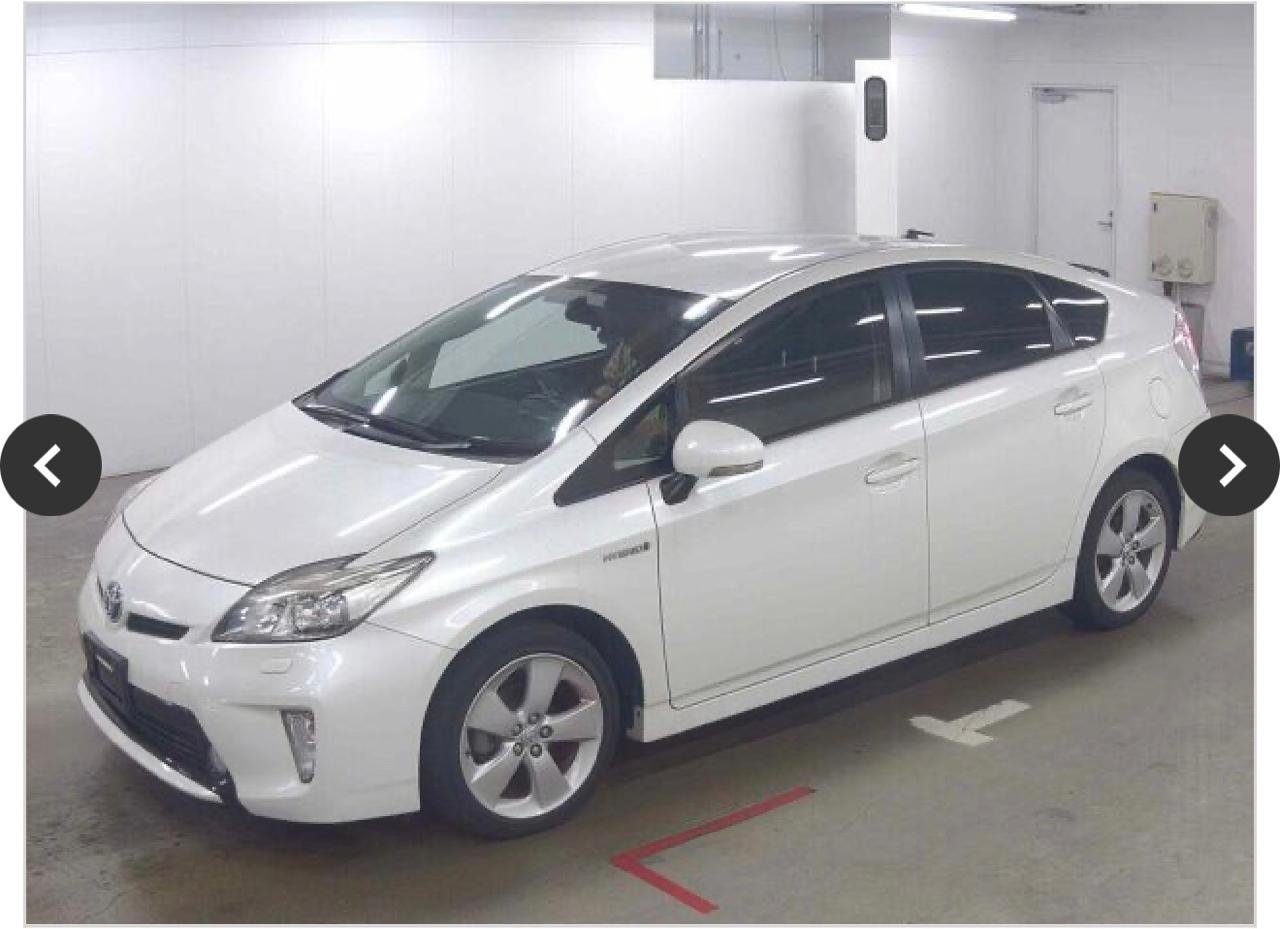 
Toyota Prius 2015 White Pearl full									