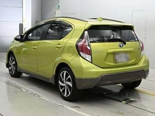 
Toyota Aqua 2015 Green full									