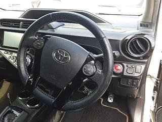 
Toyota Aqua 2014 White Pearl full									