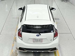 
Toyota Aqua 2014 White Pearl full									