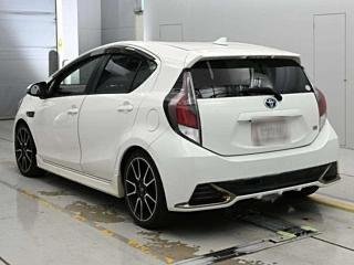
Toyota Aqua 2014 White Pearl full									