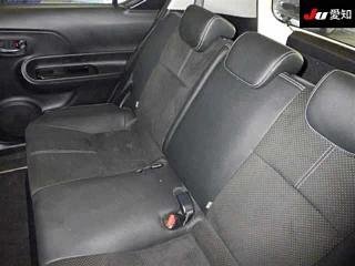 
Toyota Aqua 2014 White Pearl full									