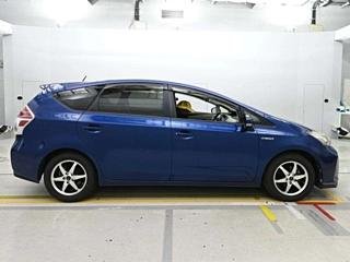 
Toyota Prius + 2015 Blue full									