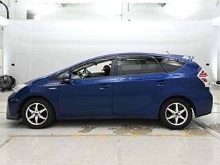 
Toyota Prius + 2015 Blue full									