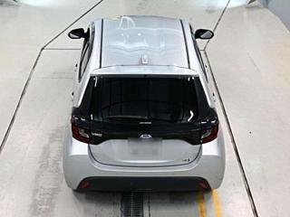 
Toyota Yaris 2021 Silver full									