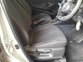 
Toyota Yaris 2021 Silver full									