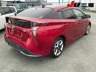 
Toyota Prius 2016 Red Wine full									