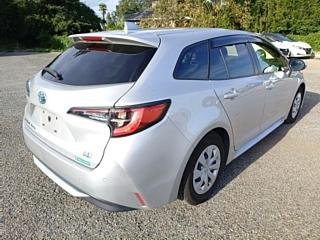 
Toyota Corolla Touring 2021 Silver full									